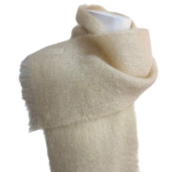 Made in England for Eaton’s 🇬🇧– Mohair/Wool Vintage Scarf – Soft Cream - Picture 7 of 9